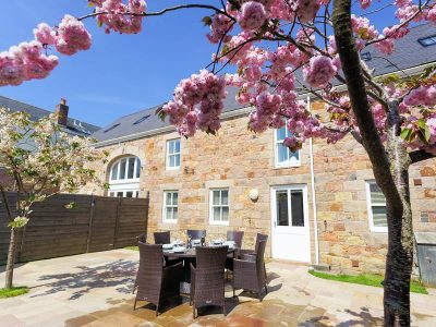 Rozel Barn – 4 Bedroom Cottage, Rozel Bay