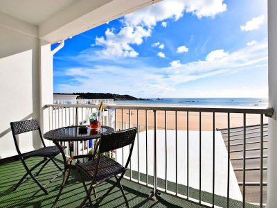 Bay View Beach Suites – 2 Bed  Apt with sea view & balcony (3 Bathrooms), St Brelade's Bay